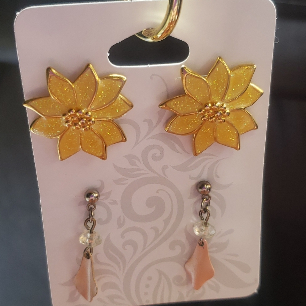 Vintage 60s | Spring Floral Post Earring Set - Picture 2 of 6